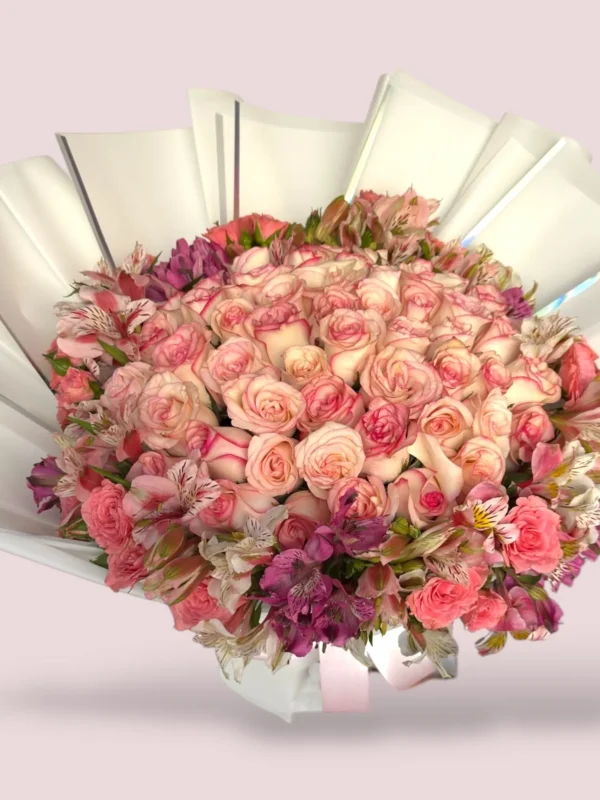 50 Rosas dovela con astromelia y mini rosa - Image 2